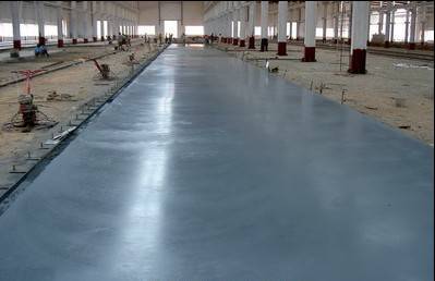 青島黃島區(qū)金剛砂地坪的厚度選擇與山東金剛砂地坪覆蓋養(yǎng)護(hù)方法——亞斯特地坪工程的專業(yè)實(shí)踐